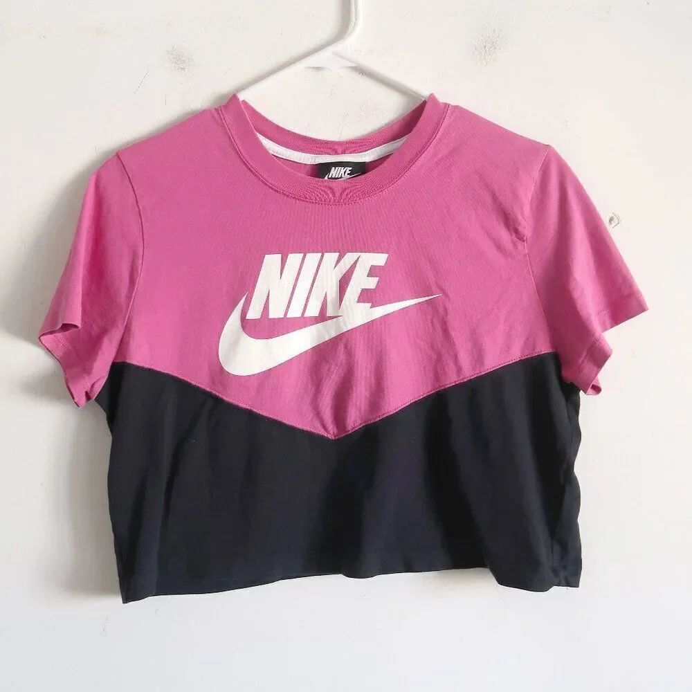 Colorblock Nike Crop Top Tee - Size Medium